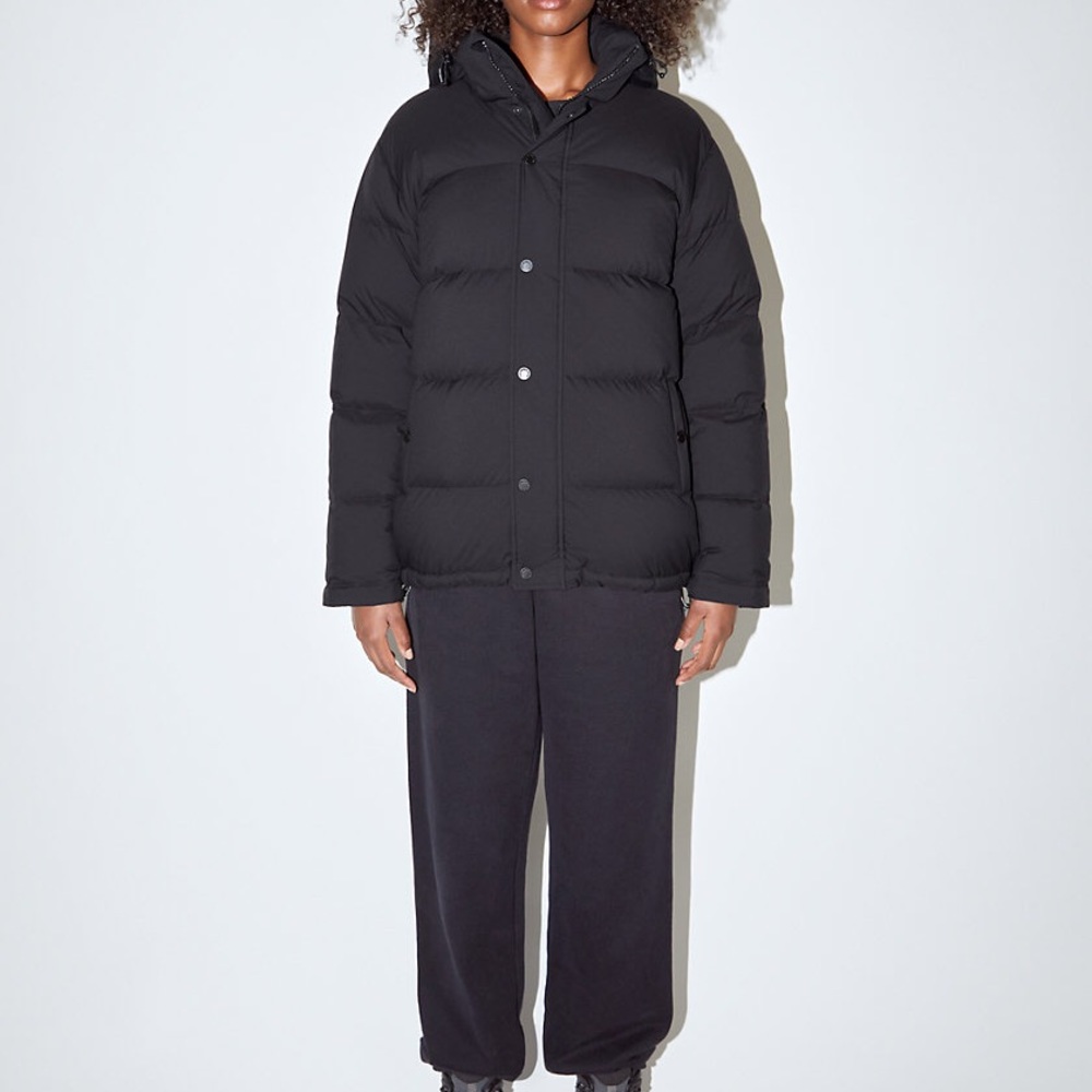 Aritzia Tna black super puff in size medium